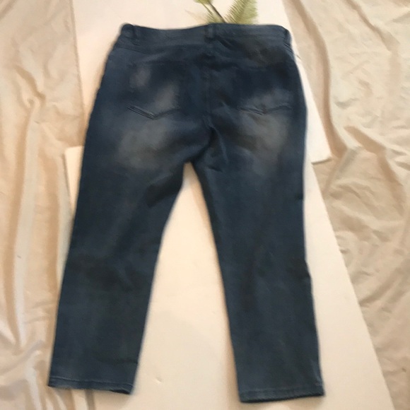 “HAGGAR” Petite Ladies Denim Jeans. - Picture 7 of 14